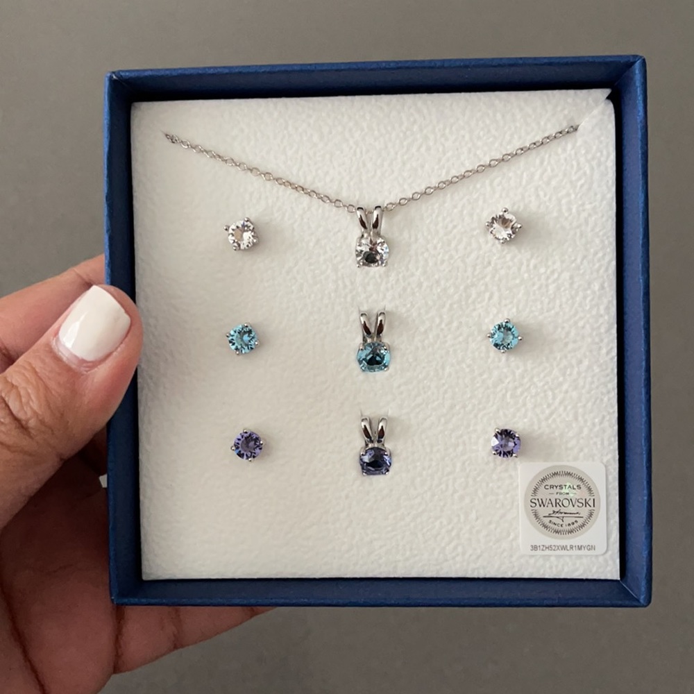 BRAND NEW Aura Swarovski Crystal Necklace & Earrings Set